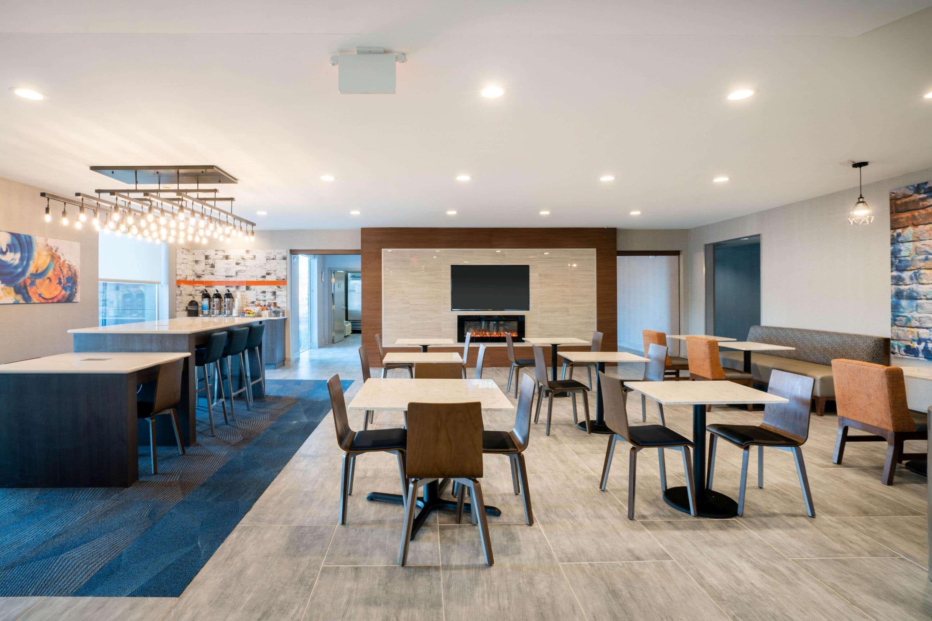 La Quinta By Wyndham Montgomery Extérieur photo