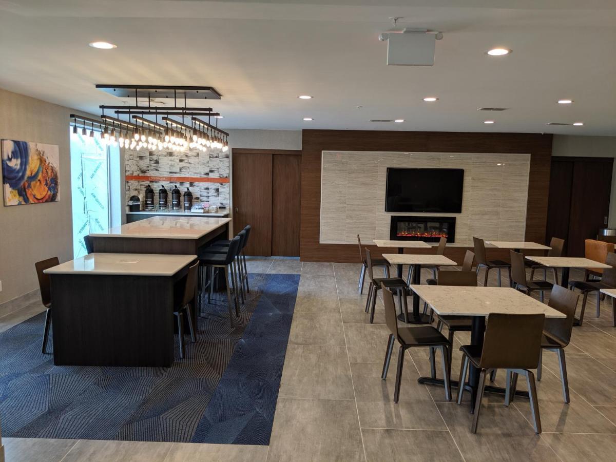 La Quinta By Wyndham Montgomery Extérieur photo