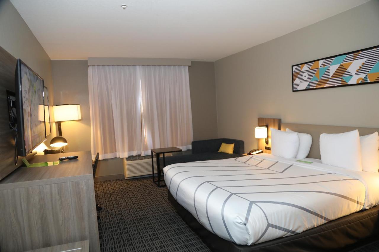 La Quinta By Wyndham Montgomery Extérieur photo