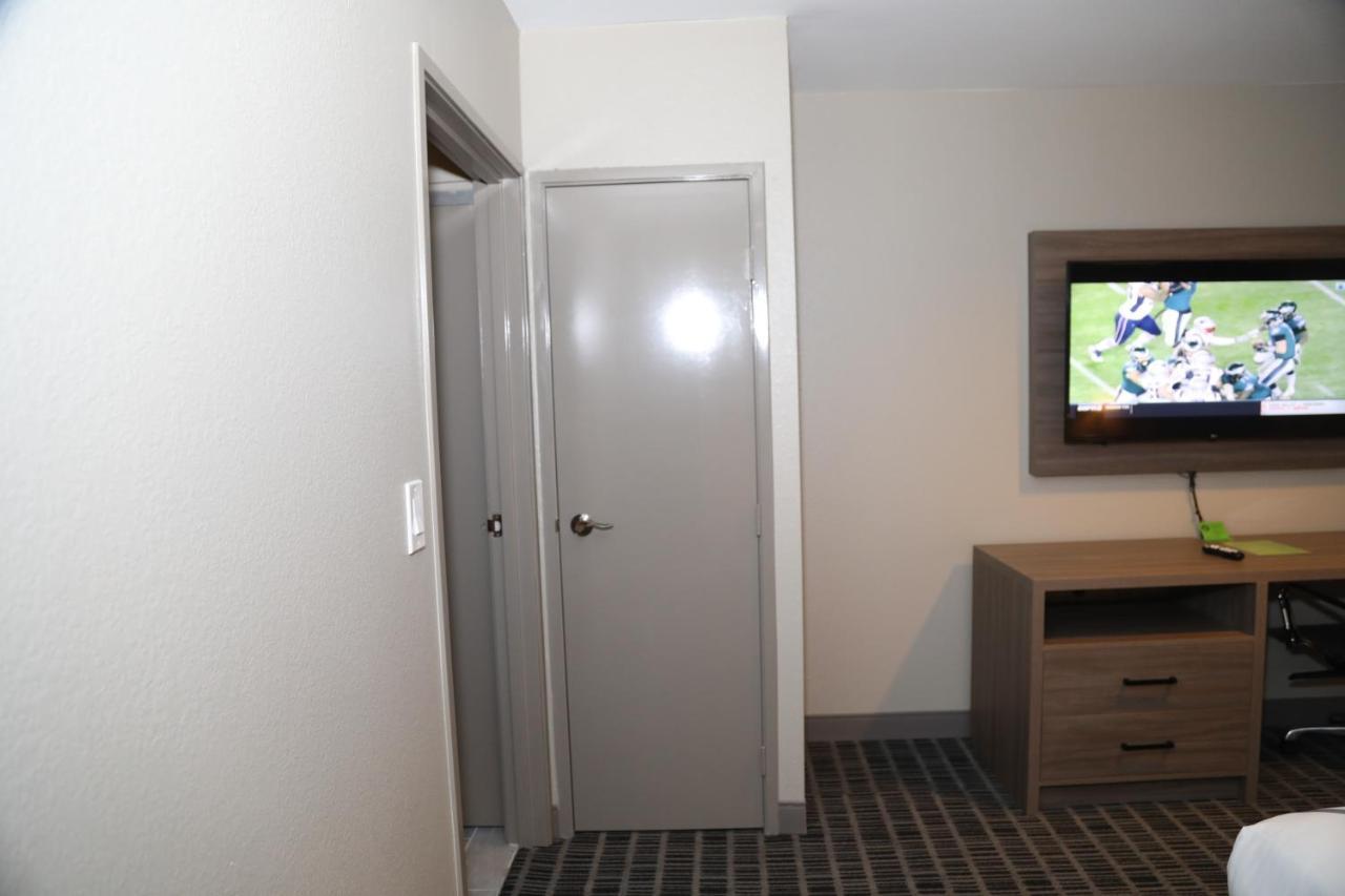 La Quinta By Wyndham Montgomery Extérieur photo