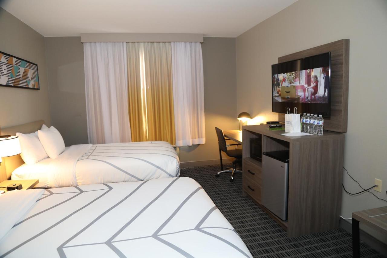 La Quinta By Wyndham Montgomery Extérieur photo