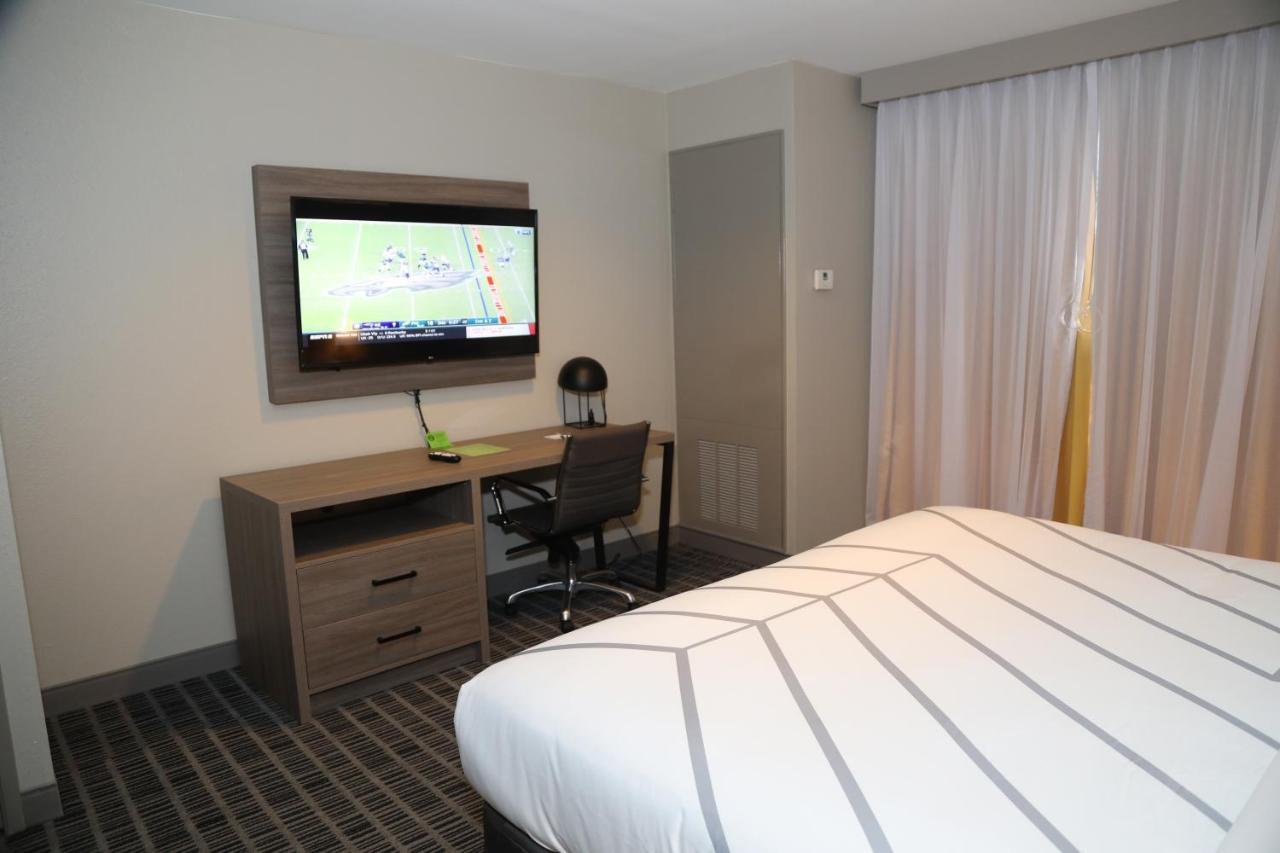 La Quinta By Wyndham Montgomery Extérieur photo