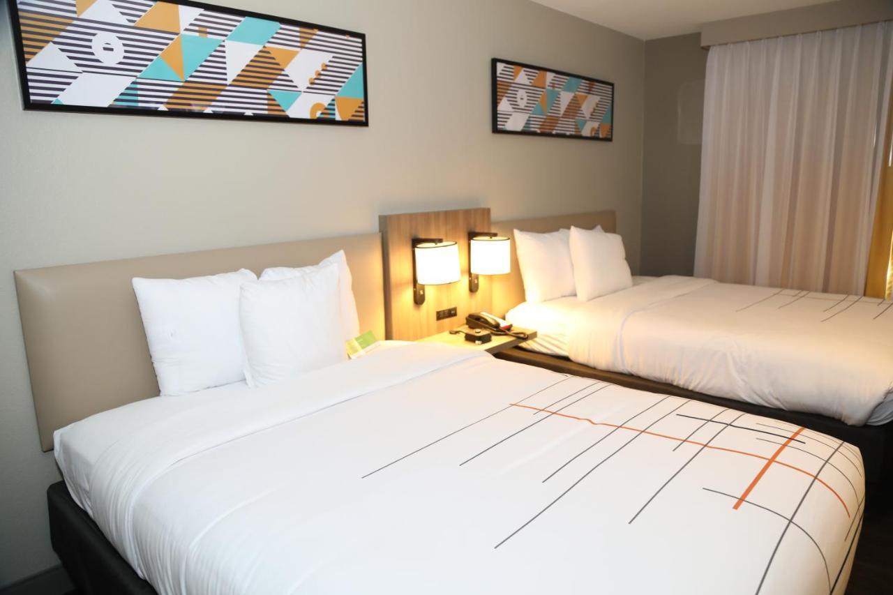 La Quinta By Wyndham Montgomery Extérieur photo