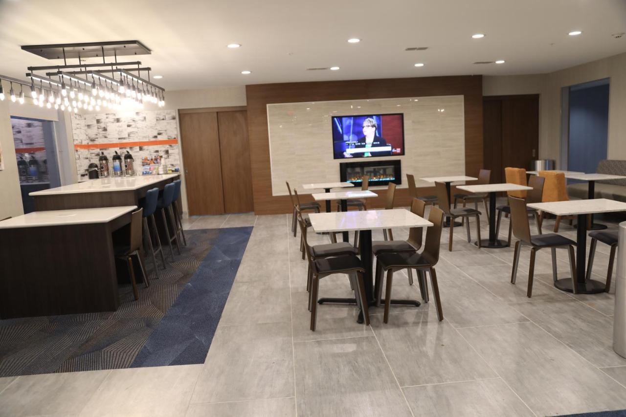 La Quinta By Wyndham Montgomery Extérieur photo