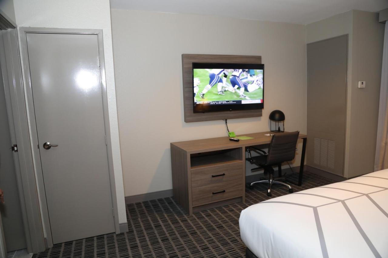 La Quinta By Wyndham Montgomery Extérieur photo