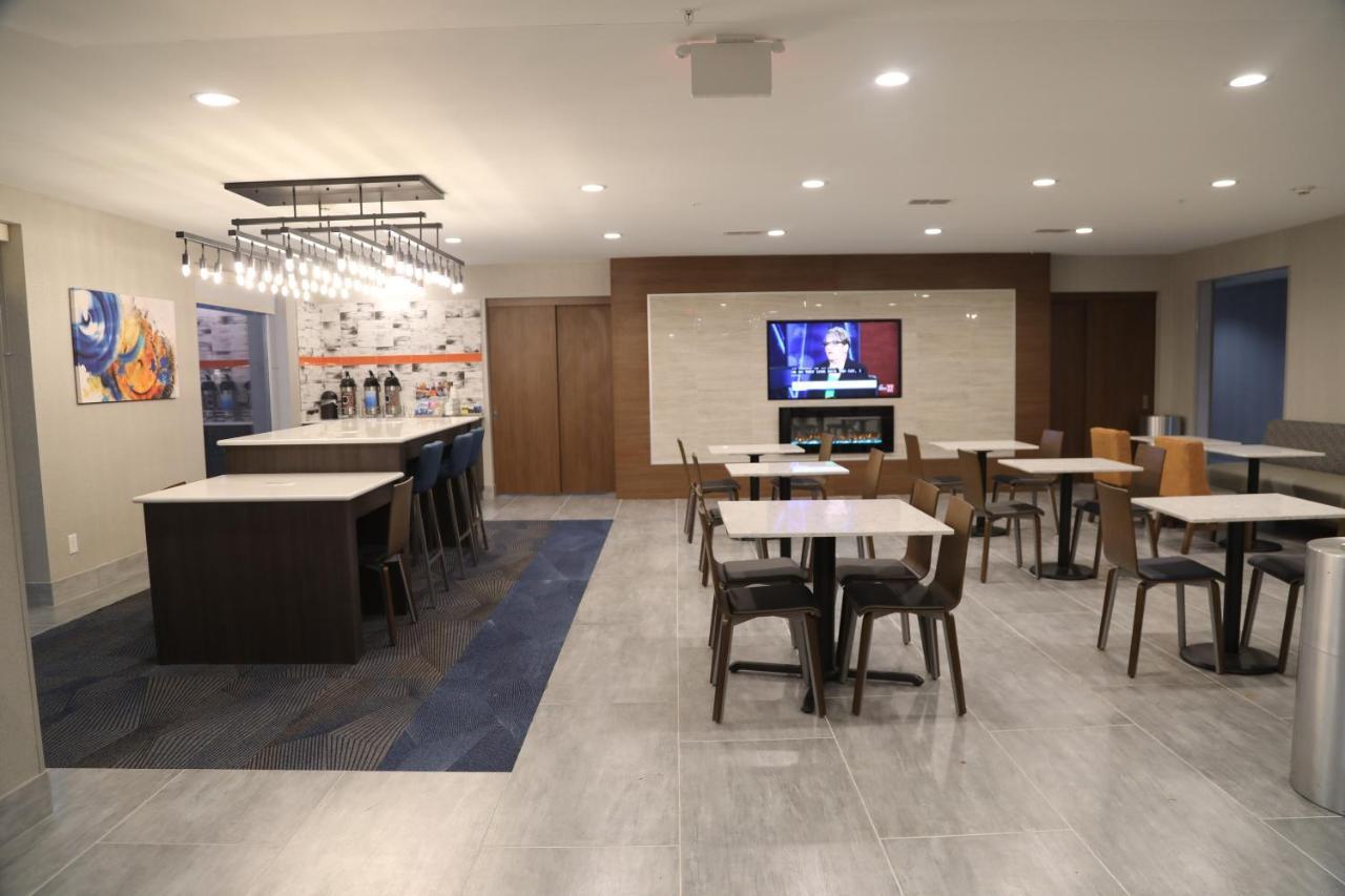 La Quinta By Wyndham Montgomery Extérieur photo
