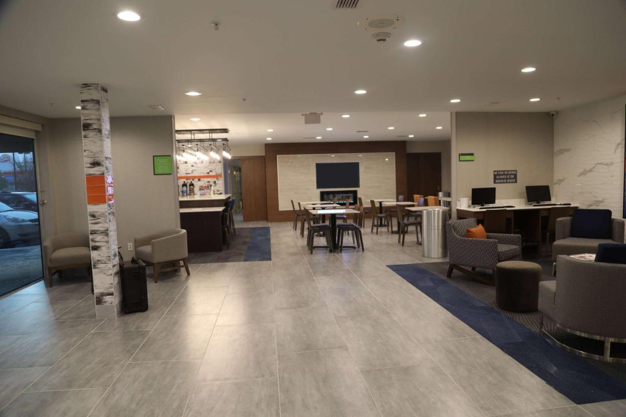 La Quinta By Wyndham Montgomery Extérieur photo